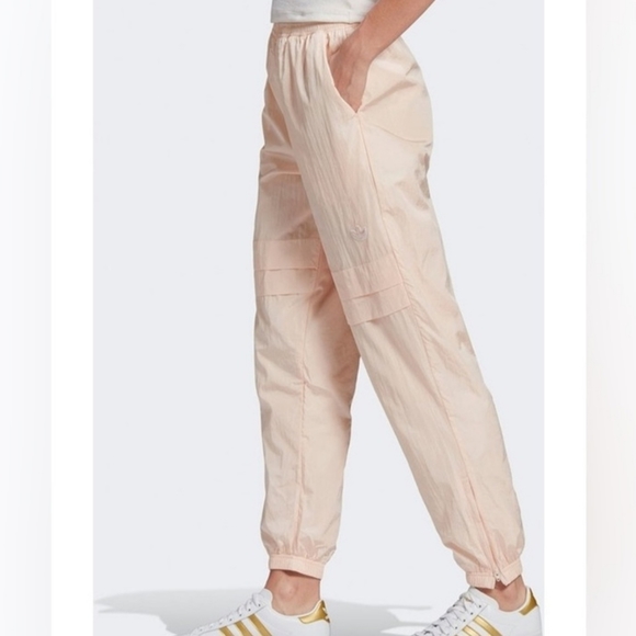 Adidas Originals Cuffed Pants Shiny Sweatpants Joggers Athletic Pink Tint FU3826 - Picture 2 of 7